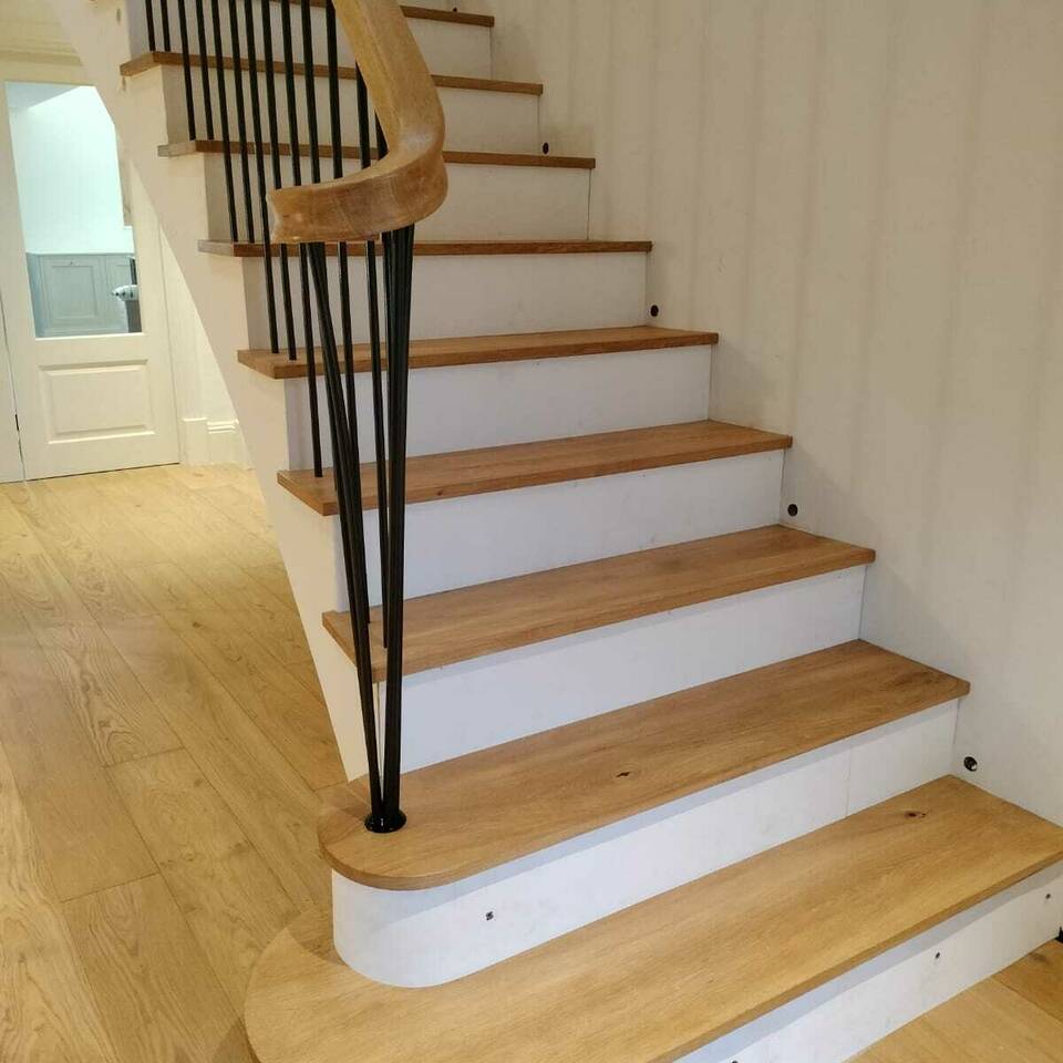 Concrete Staircase with Oak Treads, Black Metal Spindles & Oak Handrail