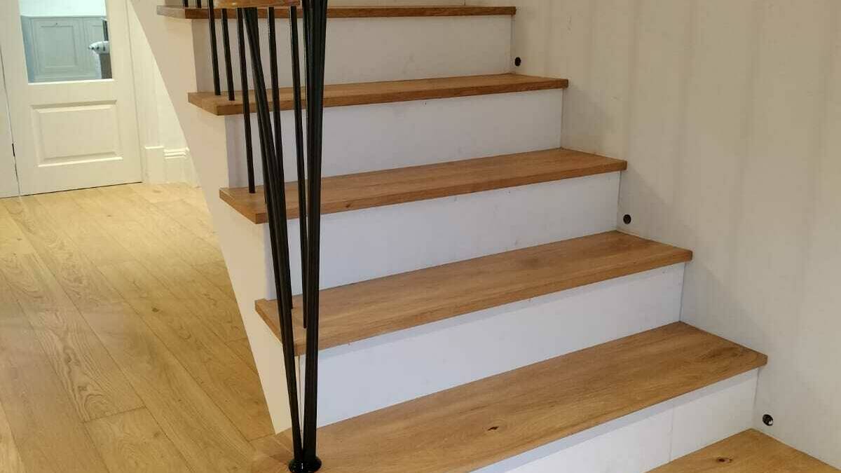 Concrete Staircase with Oak Treads, Black Metal Spindles & Oak Handrail