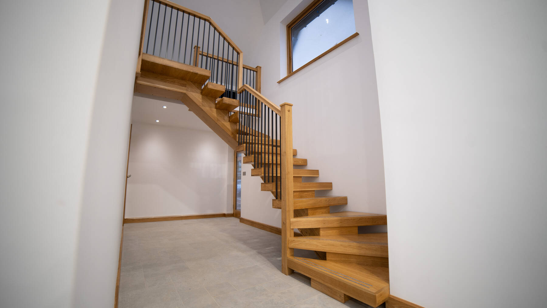 Oak Central String Staircase